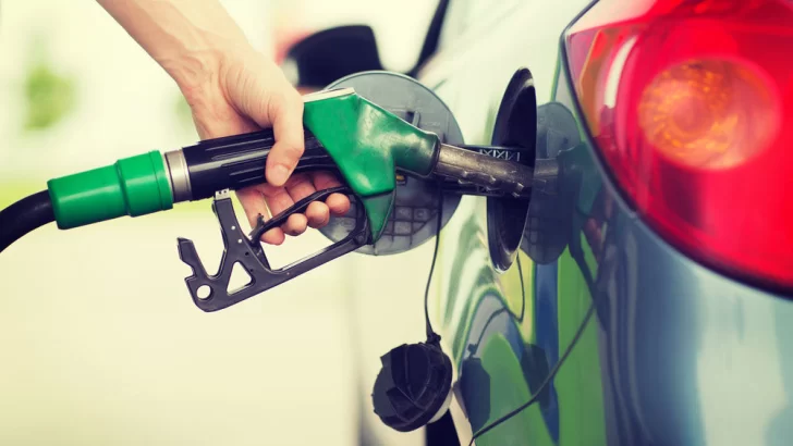 YPF y Axion aplicaron un aumento en los combustibles