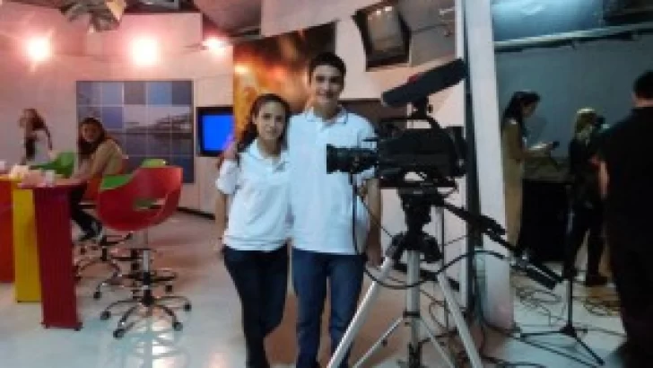 Oliveros los mira por tv