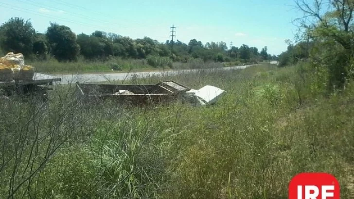 Se le cortó la dirección y terminó en la cuneta