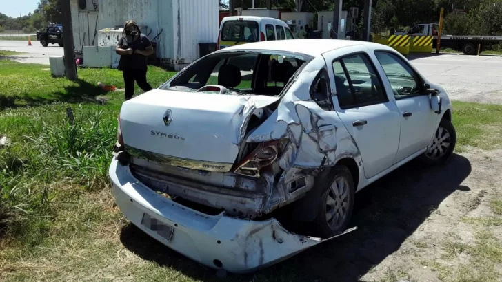 Un camión se quedó sin frenos y chocó a una familia en el peaje de La Ribera