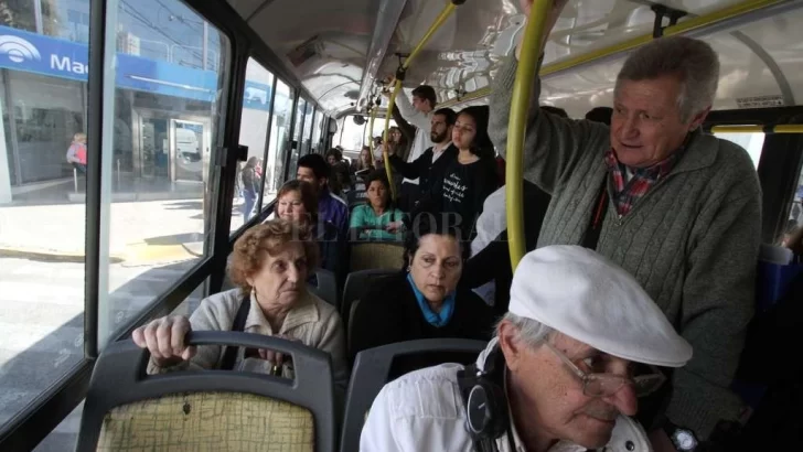 Atención: Ya no se podrá viajar de pie en los colectivos Expreso