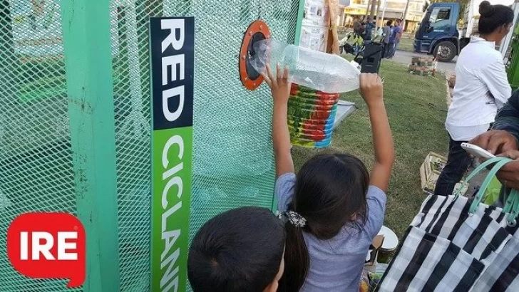 Redciclando inició con éxito: más de 1500 botellas compactadas
