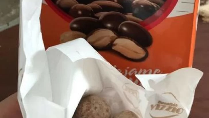 Denuncian que comercio vendió a propósito productos vencidos