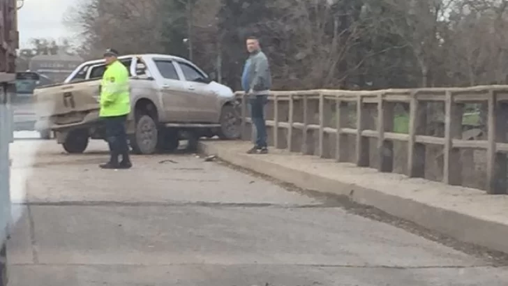 Un matrimonio impactó contra el puente sobre el Carcarañá