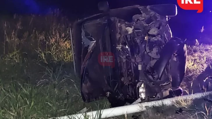 Un joven volcó entre Maciel y Monje tras impactar contra un poste de SOS