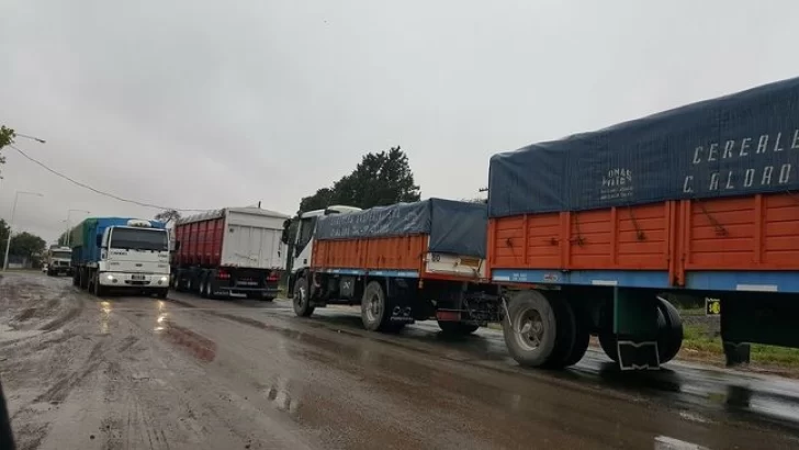 Otra vez La Ribera se convirtió en una playa de estacionamiento