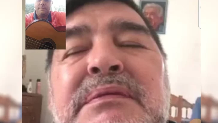 Un show de diez: El Pájaro Lietti le cantó a Diego Maradona