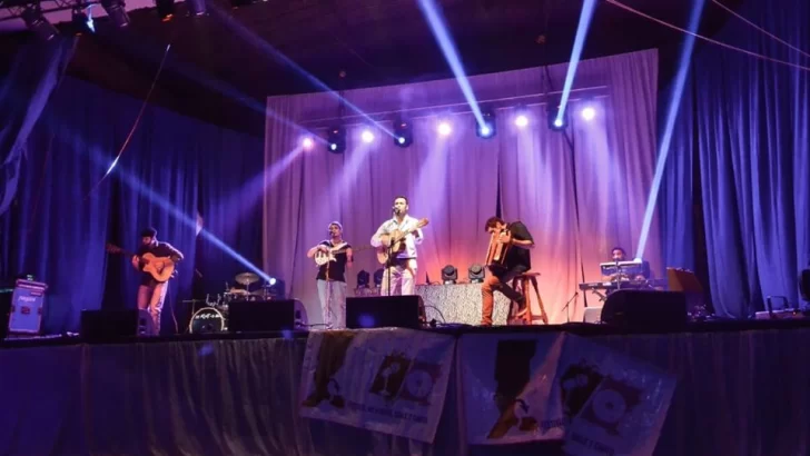 Esta noche: Cena y Bingo con show de La Costera en La Ribera