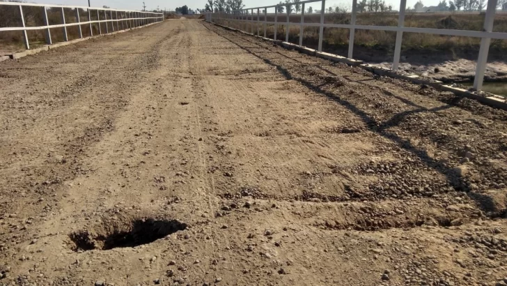 A poco de ser reparado vecinos cuestionan el estado del Puente sobre ruta 10