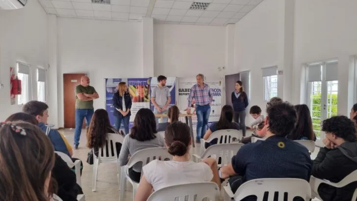 Más oportunidades: Cañada de Gómez entregó 40 becas a estudiantes