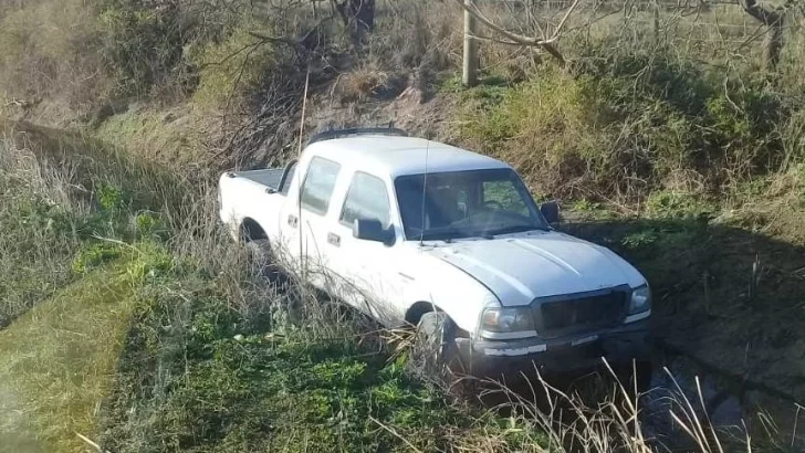 Robo una camioneta, chocó y luego despistó: Quedó detenido