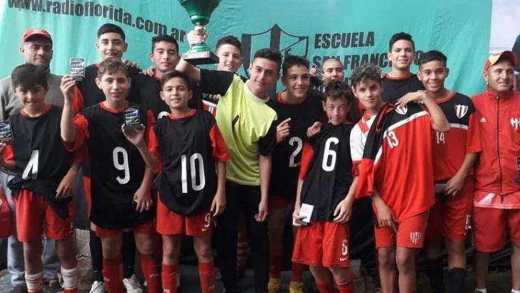 Fútbol: Los juveniles del Club Maciel gritaron Campeón