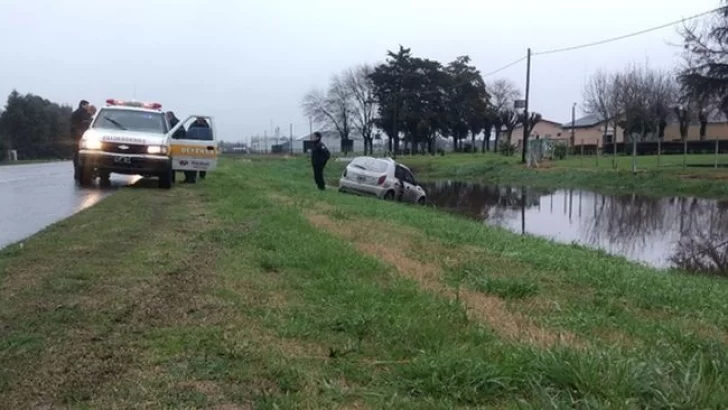 Chocó la cuneta y tiene al menos cinco quebraduras