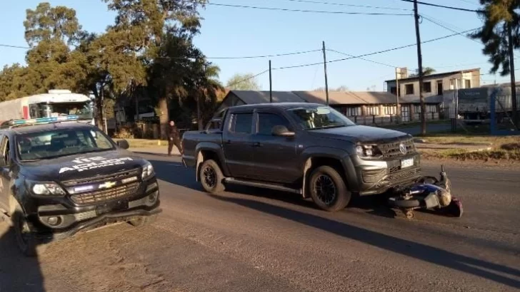 Un muchacho de Oliveros chocó en su camioneta con una moto en Carcarañá