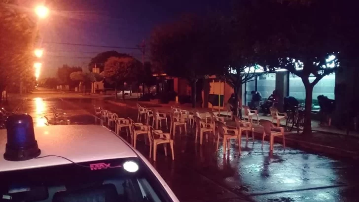 Serodino volvió a esperar a los abuelos frente al banco