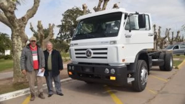 Con recursos propios, la Comuna de Timbúes adquirió un camión O Km