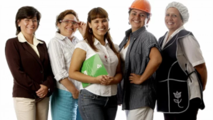 La Comuna de Timbúes agasajó a las mujeres trabajadoras con una cena show