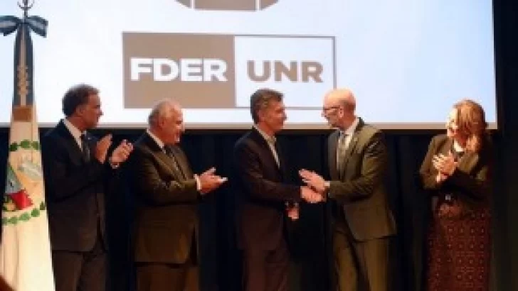 Macri inauguró el ciclo lectivo en la UNR y se reunió con empresarios
