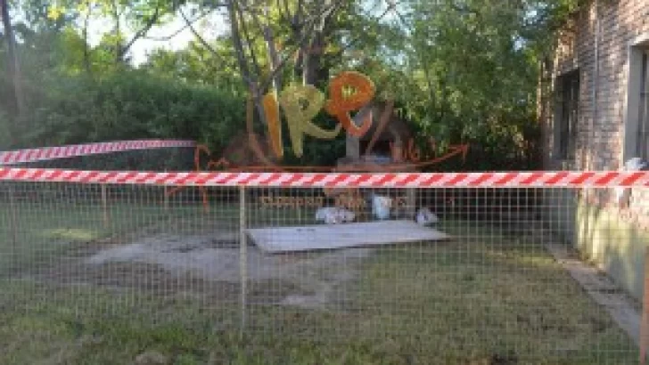 Se desmoronó un pozo ciego en la escuela de Villa La Ribera