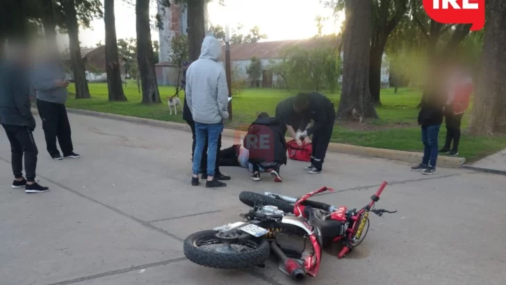 Un susto: Una moto y una chata chocaron en el centro de Barrancas