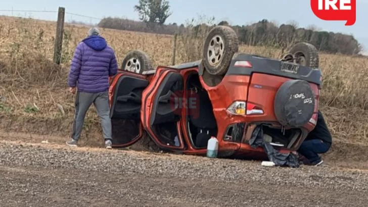 Una mujer de Timbúes perdió el control del auto y volcó camino al cementerio