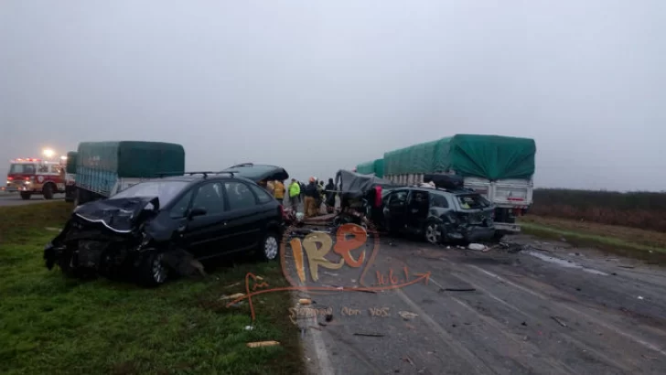 DOS MUERTOS EN UN ACCIDENTE MÚLTIPLE EN LA AUTOPISTA ROSARIO SANTA FE