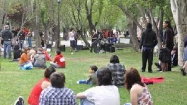 JUEGOS, SORPRESAS Y BANDAS EN VIVO PARA CELEBRAR LA AMISTAD