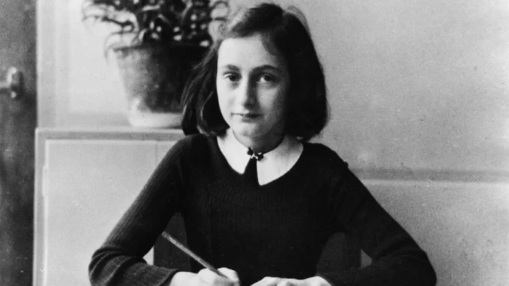 Rasetto lanzó el 4to concurso de ensayos literarios “De Ana Frank a nuestros días”