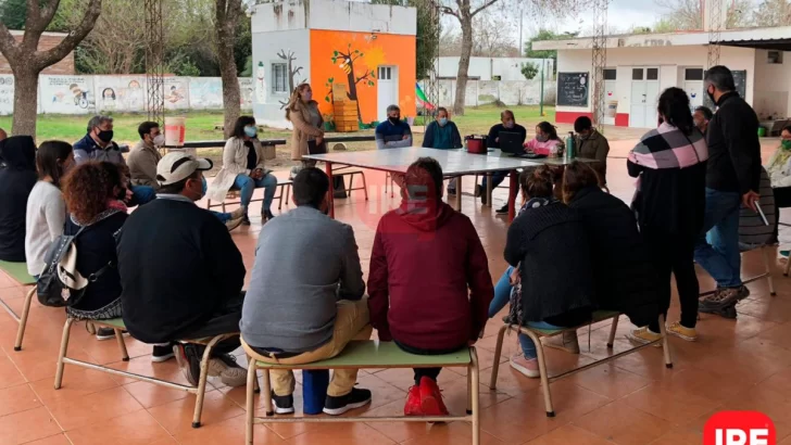 La comunidad de Andino se organiza e impulsa el proyecto de una nueva primaria