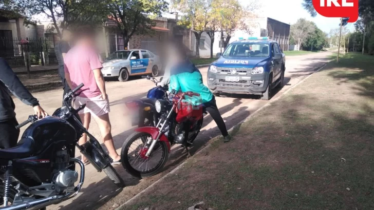 Cuatro jovenes iban haciendo willy en tres motos: Fueron remitidas al corralón