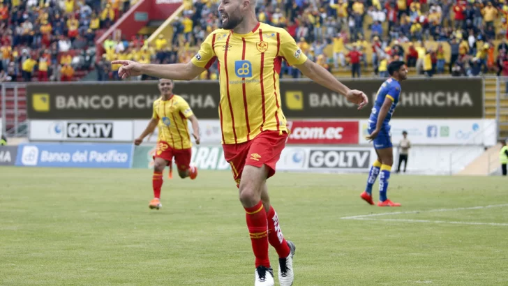 Presencia macielense: Tévez convirtió en el 4 a 4 de Aucas contra LDU Quito