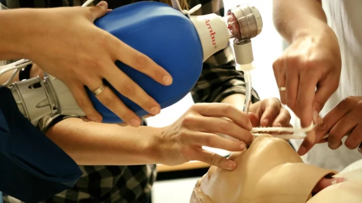 Más de 100 profesionales se capacitaron en intubación y manejo de paciente ventilado