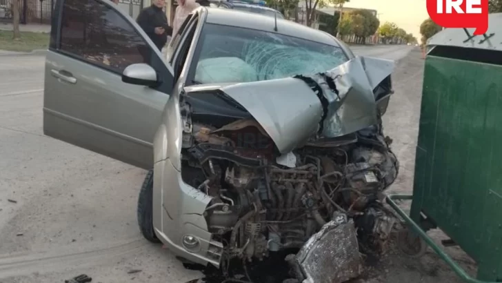 Un auto chocó la garita en Timbúes y dos chicos de 17 y 19 años perdieron la vida