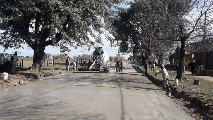 Inició la pavimentación de la calle frente a la Escuela Técnica de Barrancas