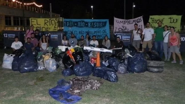Al márgen del Paraná recolectaron una tonelada de basura