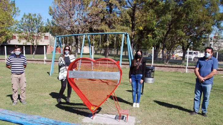 Barrancas inauguró corazones solidarios para juntar tapitas