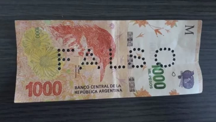 Advierten circulación de billetes de mil pesos falsos