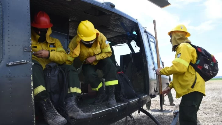 Los brigadistas que combaten los incendios serán bonificados con $10.000