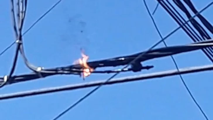 Oliveros: Cortaron calle Mitre y Buenos Aires por un incendio en el tendido eléctrico