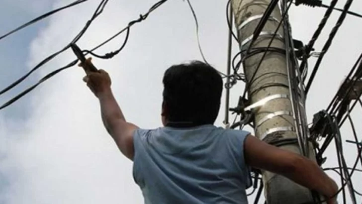 Otra vez los cables: Robaron parte de la conexión telefónica en Vialidad