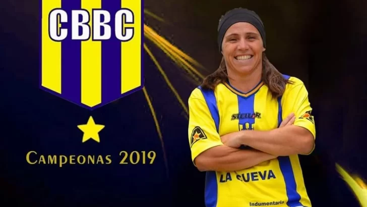 Campeonas e invictas: Cachi Zuviría alzó la copa en cancha de 11