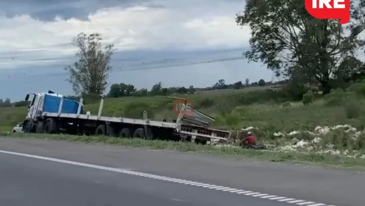 Despistó un camión cargado de yerba en autopista a la altura de Oliveros