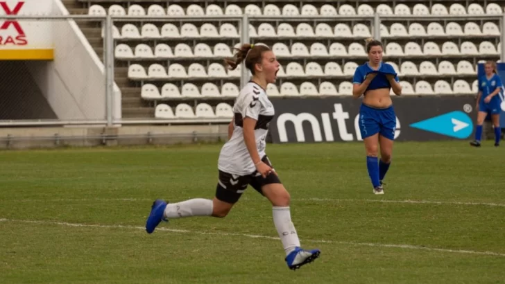 Candela Larrondo debutó en Platense marcando un gol