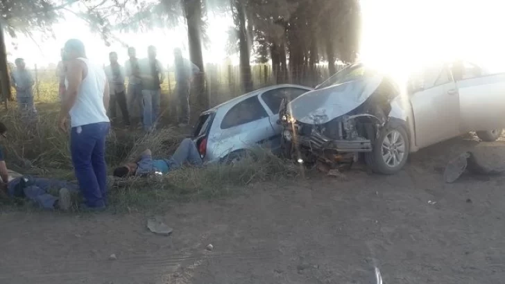 Varios heridos tras chocar dos vehículos en un camino rural