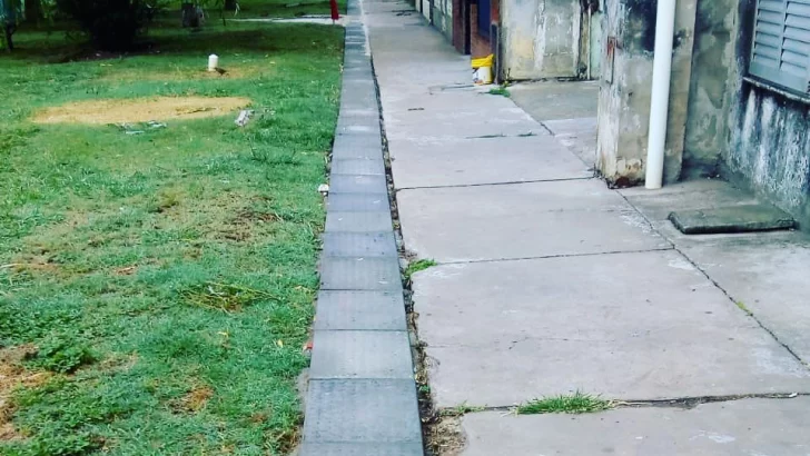 Mejoraron el desagüe del fonavi en Maciel donde se había golpeado un bebé