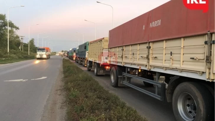 Un vecino de Oliveros perdió el control del auto y chocó contra un camión