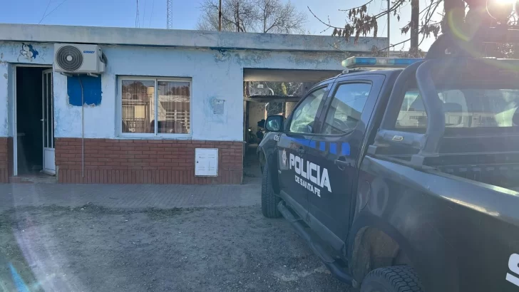 Tres delincuentes redujeron a una pareja y robaron dinero a mano armada en Solares