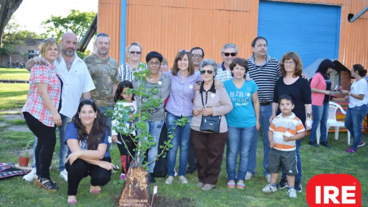 Un abrazo al cielo: Renacer plantó un arbol de la vida en Oliveros