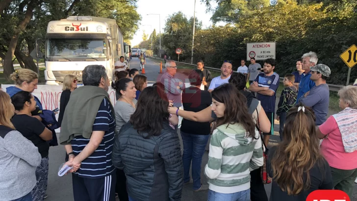 Vecinos cortaron ruta 11 exigiendo obras y organización