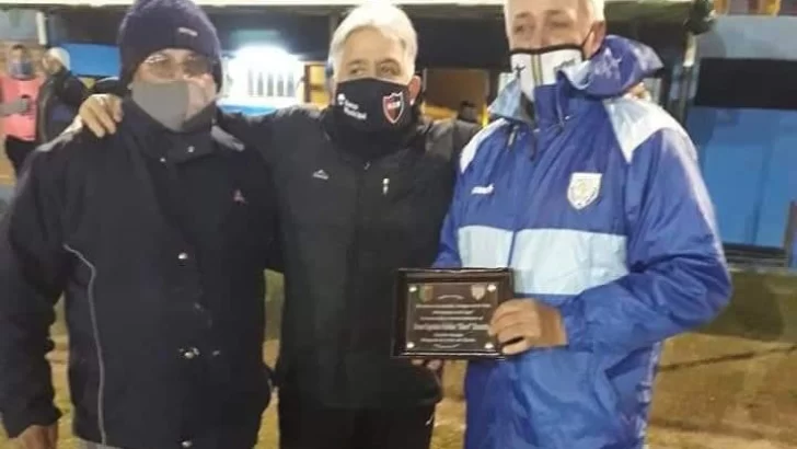 Clarke homenajeó a Chori Zanatta en el clásico: “Rivales en la cancha, amigos en la vida”